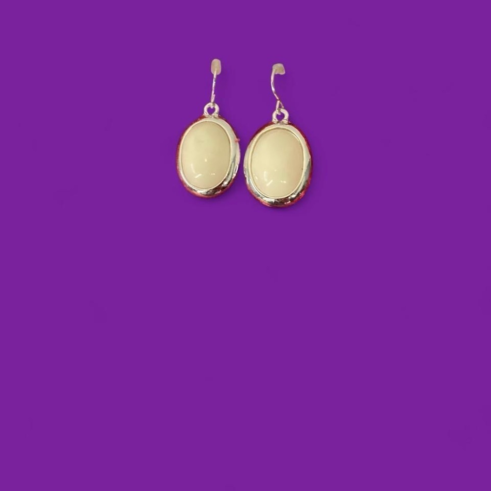 Silver tone and white oval earrings #glamour